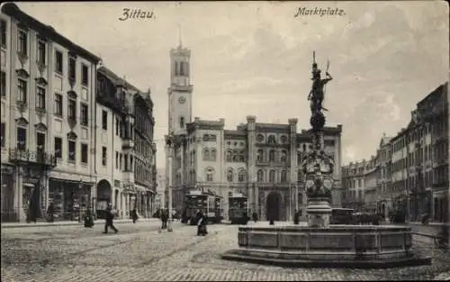 Ak Zittau in der Oberlausitz, Marktplatz, Rathaus, Brunnen, Straßenbahnen, Geschäft Gustav Renger