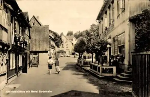 Ak Altenbrak Thale im Harz, Straßenpartie mit Hotel Bodeheim