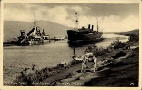 Ak Suez Ägypten, Crossing one of the mighty Dredgers