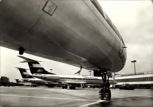 Ak Schönefeld bei Berlin, Zentralflughafen, Tupolev TU 134 A, Passagierflugzeuge, Interflug