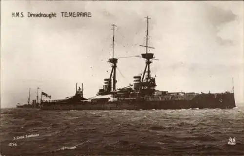 Ak Englisches Kriegsschiff, H.M.S. Dreadnought, Temeraire, Steuerbord