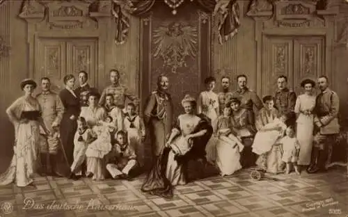 Künstler Ak Das deutsche Kaiserhaus, Wilhelm II, Kaiserin Auguste Viktoria, Kronprinzenfamilie