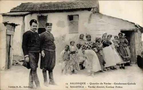 Ak Thessaloniki Griechenland, Quartier du Vardar, Gendarmes Crétois