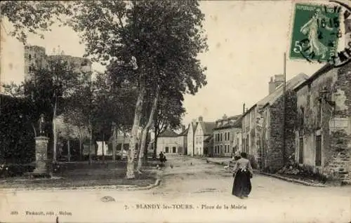 Ak Blandy les Tours Seine et Marne, Place de la Mairie