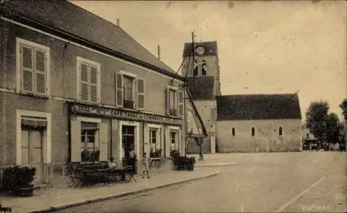 Ak Beaumont du Gâtinais Seine et Marne, Place de l'Eglise