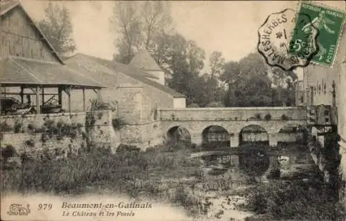 Ak Beaumont-Gatinais Seine et Marne, Château et les Fossés