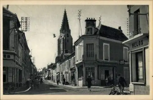 Ak Châteaudun Eure et Loir, Rue Gambetta, Eglise St. Valerien