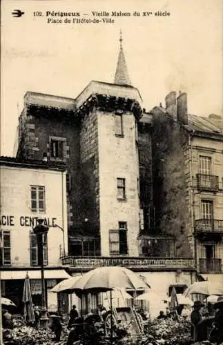 Ak Périgueux Nouvelle-Aquitaine Dordogne, Place de l'Hotel de Ville, Haus aus dem 15. Jahrhundert