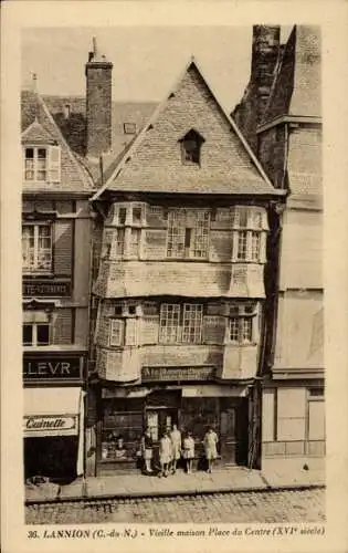 Ak Lannion Côtes d’Armor, Vieille maison Place du Centre