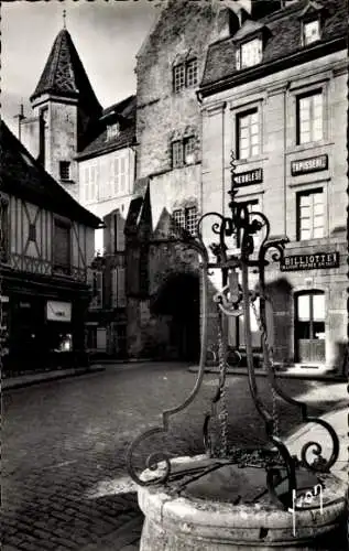 Ak Semur in Auxois Côte-d’Or, Porte Guillier, Old Well