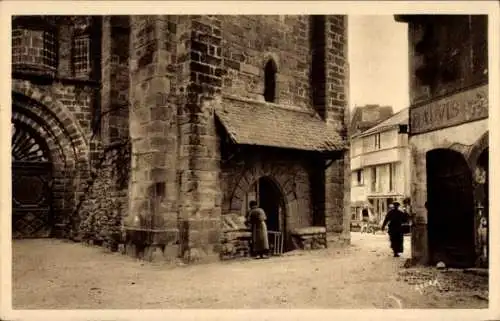 Ak Beaulieu Corrèze, L'Eglise est entouree de passages etroits bordes de maisons anciennes