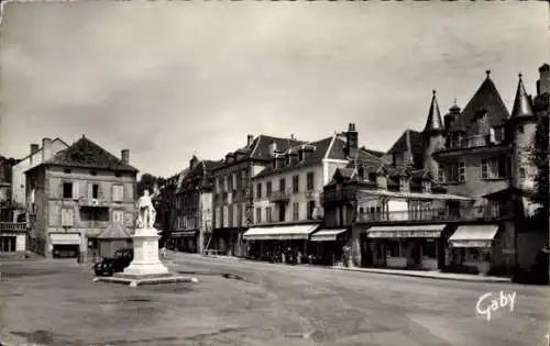 Ak Beaulieu Corrèze, La Place Gal-Marbot, Denkmal