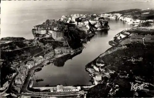 Ak Bonifacio Corse du Sud, Fliegeraufnahme vom Ort, Hafen