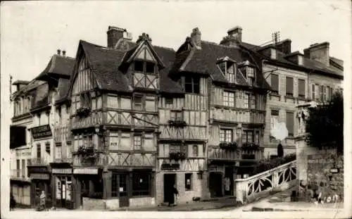 Ak Lisieux Calvados, Place Boudin-Desvergees