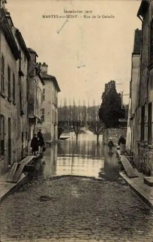 Ak Mantes sur Seine Yvelines, Rue de la Gabelle, Überschwemmung 1910