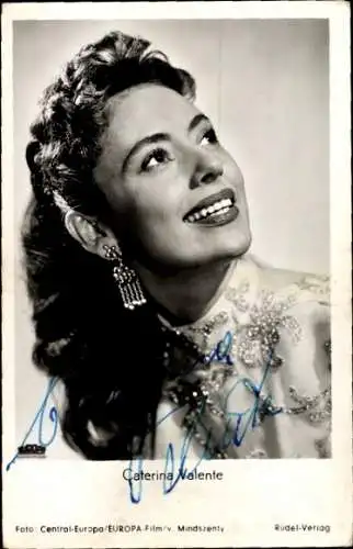 Ak Schauspielerin und Sängerin Caterina Valente, Portrait, Ball im Savoy, Autogramm