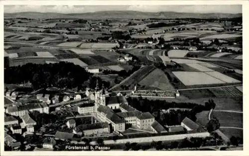 Ak Fürstenzell in Niederbayern, Panorama, Kinderheim St. Maria, Fliegeraufnahme