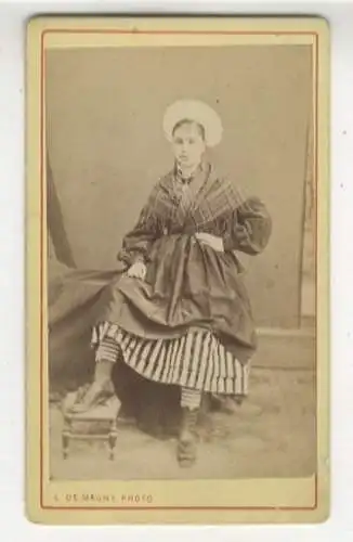 CdV Portrait Mädchen in Tracht, um 1870