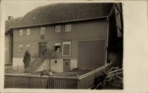 Foto Ak Bad Langensalza ? in Thüringen, Wohnhaus, Geschäft, Anwohner