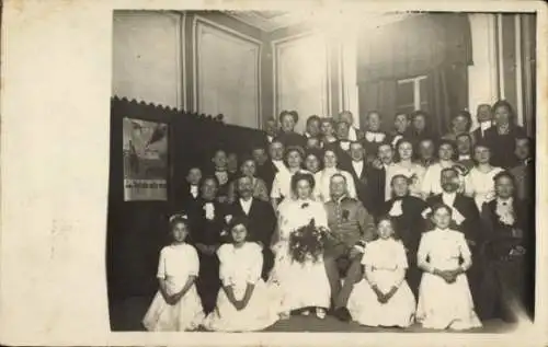 Foto Ak Bad Langensalza in Thüringen, Hochzeitsgesellschaft, Soldat in Uniform