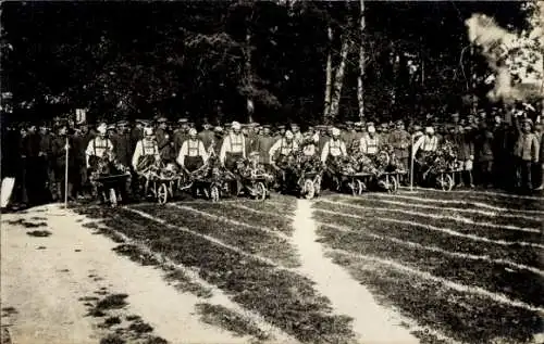 Foto Ak Bad Langensalza in Thüringen, Hindenburgfeier 1917, Soldaten, Schubkarrenrennen