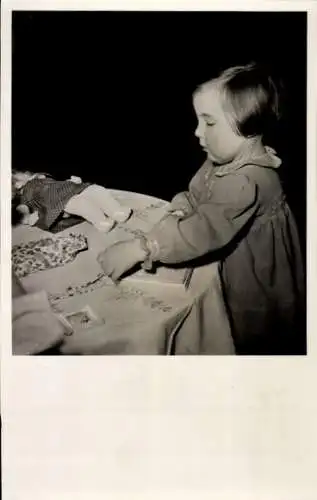 Ak Prinzessin Margriet der Niederlande, Geschenktafel 1946, Puppe