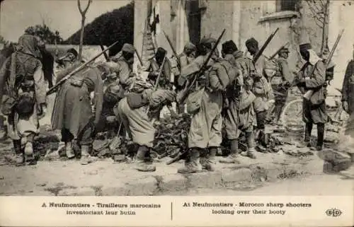 Ak A Neufmontiers, Tirailleurs marocains inventoriant leur butin, Marokkanische Soldaten, I. WK