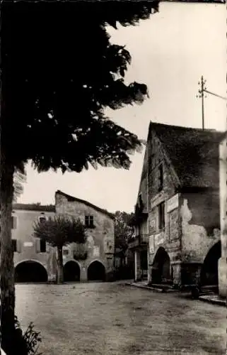 Ak Eymet Dordogne, Platz, historische Gebäude