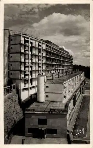 Ak Clairvivre Dordogne, Hotel Sanatorium, vu des Magasins Generaux