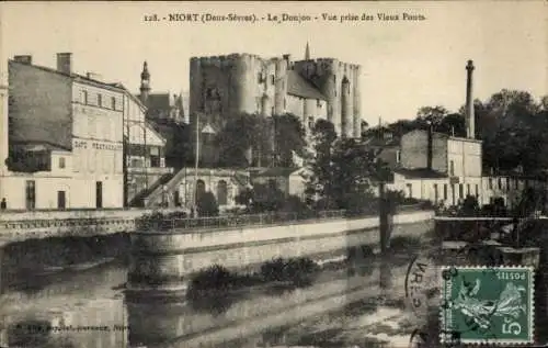 Ak Niort Deux Sèvres, Bergfried, Blick von den Alten Brücken