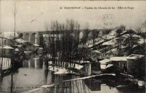 Ak Parthenay Deux Sèvres, Eisenbahnviadukt