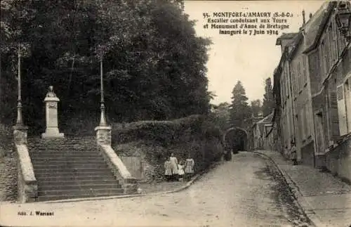 Postkarte Montfort l'Amaury Yvelines, Treppe von Tours, Statue der Anna von der Bretagne