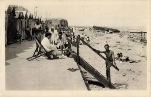 Ak Langrune sur Mer Calvados, vue sur le Blockhaus et la Peniche échouée