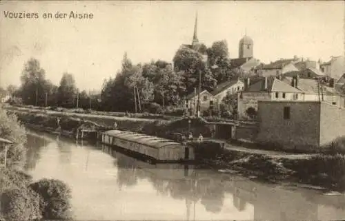 Ak Vouziers Ardennes, Fluss, Häuser