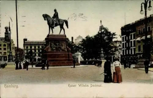 Ak Hamburg, Kaiser Wilhelm Denkmal, Seitenansicht, Häuserfassaden, Passanten