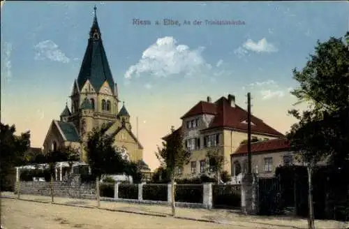 Ak Riesa Elbe, Straßenpartie an der Trinitatis Kirche