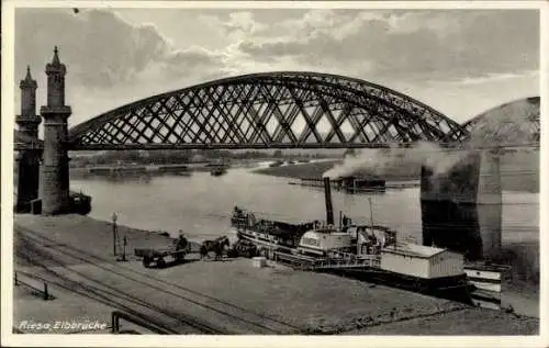 Ak Riesa an der Elbe Sachsen, Elbebrücke, Salondampfer, Anlegestelle