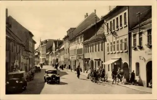 Ak Triptis in Thüringen, Straßenpartie, Autos, Passanten