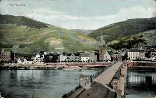 Ak Bernkastel Kues im Moseltal, Blick auf den Ort, Brücke