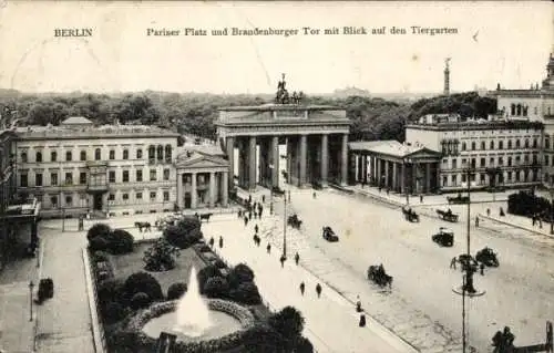 Ak Berlin Mitte, Blick auf den Pariser Platz mit Brandenburger, Tiergarten