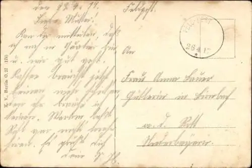 Ak Deutsche Soldaten in Uniformen in einem Schützengraben, I WK