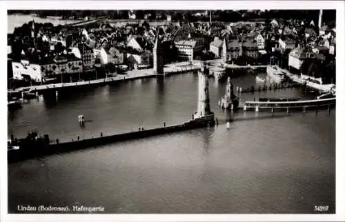 Ak Lindau am Bodensee Schwaben, Fliegeraufnahme, Hafen