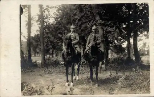 Foto Ak Deutsche Soldaten in Uniform zu Pferde, Gefreiter Mewes und Rathmann