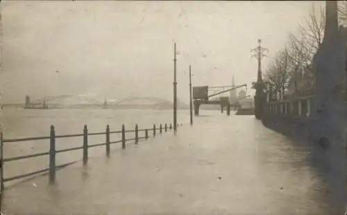 Foto Ak Düsseldorf am Rhein, Hochwasser