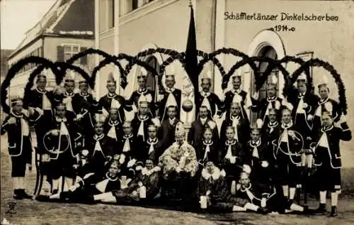 Ak Dinkelscherben in Schwaben, Schäfflertänzer, Gruppenbild