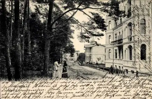 Ak Ostseebad Bansin Heringsdorf auf Usedom, Straße am Waldweg, Villen, Spaziergänger