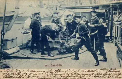 Ak Deutsches Kriegsschiff, Seeleute am Geschütz, Kaiserliche Marine