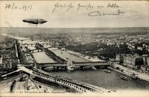 Ak Le Dirigeable Militaire La Republique, Zeppelin über einer Stadt