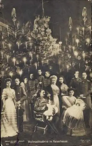 Ak Weihnachtsabend im Kaiserhause, Kaiserin Auguste Viktoria, Kaiser Wilhelm II, Prinzen