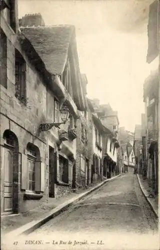 Ak Dinan Côtes d'Armor, vue générale de la Rue de Jerzual